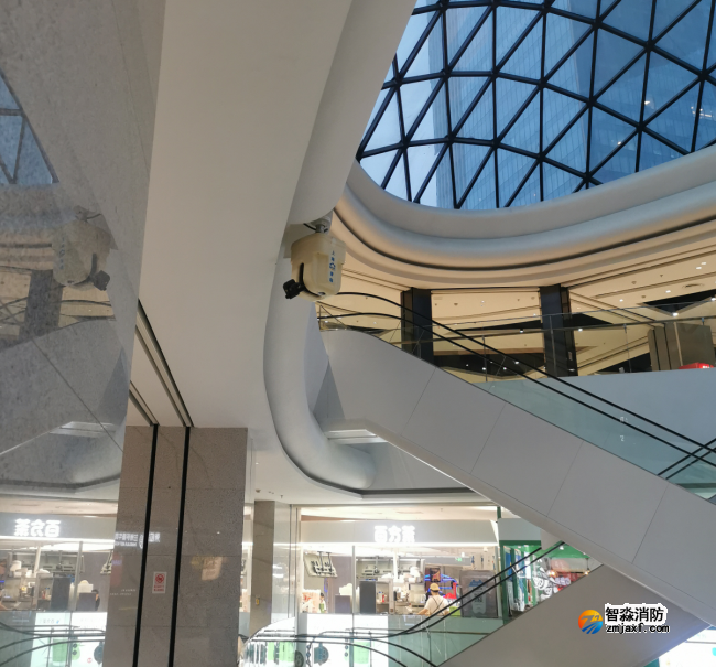 大型商業(yè)建筑的中庭處自動跟蹤定位射流（消防水炮）